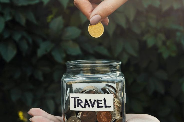 Kako uštedjeti za ljetovanje (bez da cijelu godinu glumiš asketu)